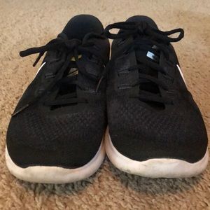 Nike black women’s running shoe- great condition